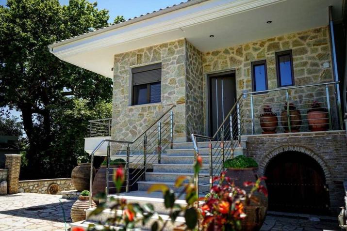 Sofita με θέα τη θάλασσα Villa Athina