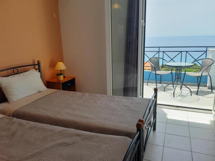 Casa De Blue Studios & Apartments