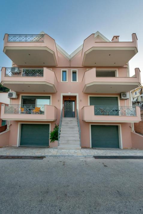 Grand View Maisonette