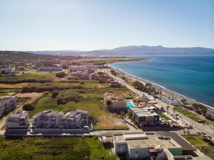 Aegean Breeze Luxury Apartments next to the sea