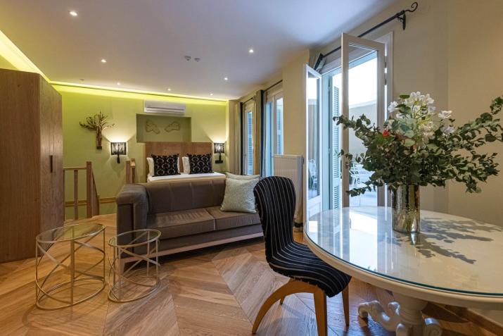 IPELHOME - Plaka Boutique Apartments