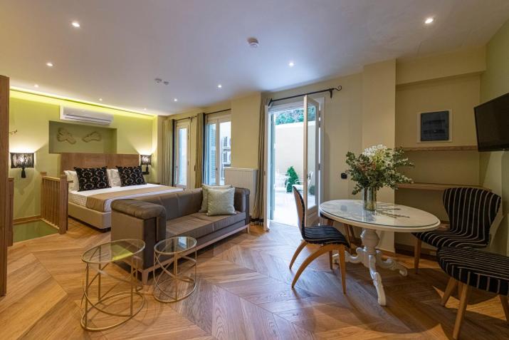 IPELHOME - Plaka Boutique Apartments