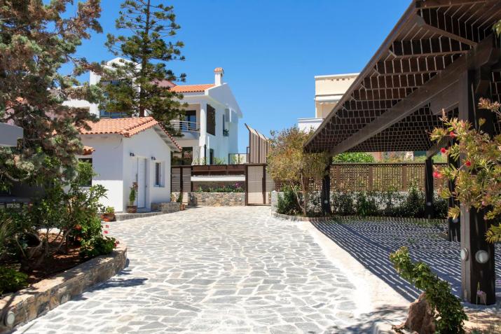 Paradisos luxury villas next to beach