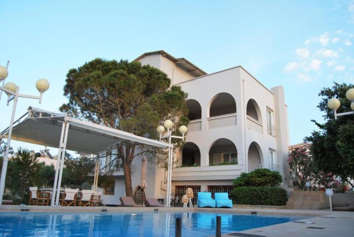 Chrysiida Suites