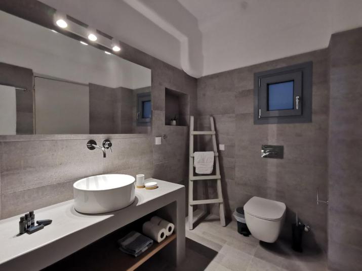 Helen's Minimal Studios & Apartments