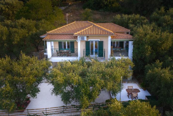 Keri Marathias Pavezzo Villa