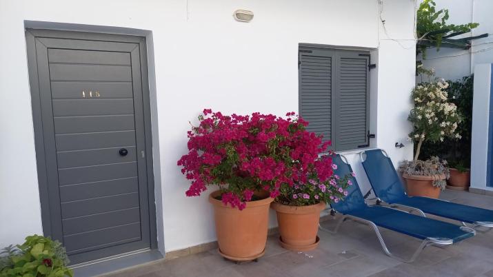 Konaki Studios & Apartments