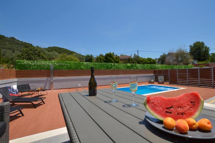 Villa Bratou