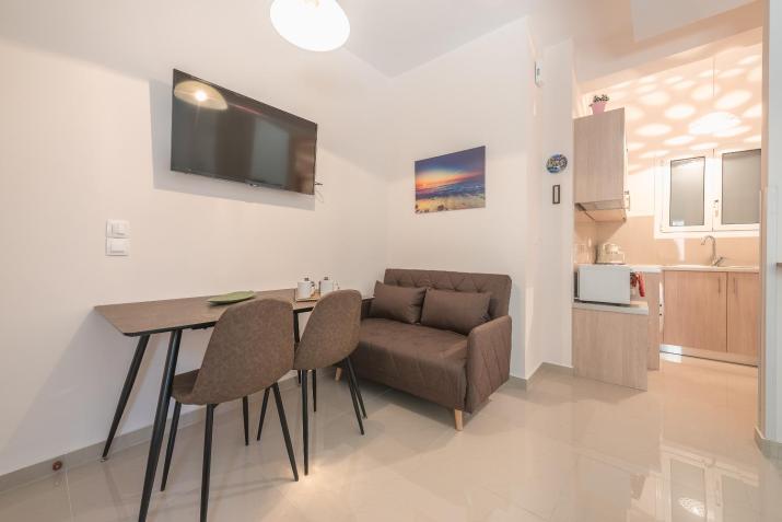 Cozy Acropolis Studio by Cloudkeys
