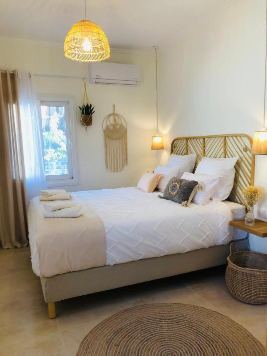 La Maisonette House in the Heart of Liapades Close to Rovinia Beach & Paleokastritsa