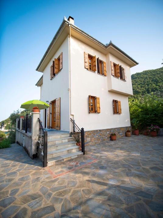 Orange House for big families in Damouchari - Delicious Houses