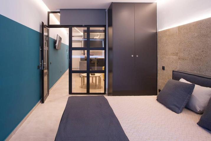 City Center Modern Renovated Apartment