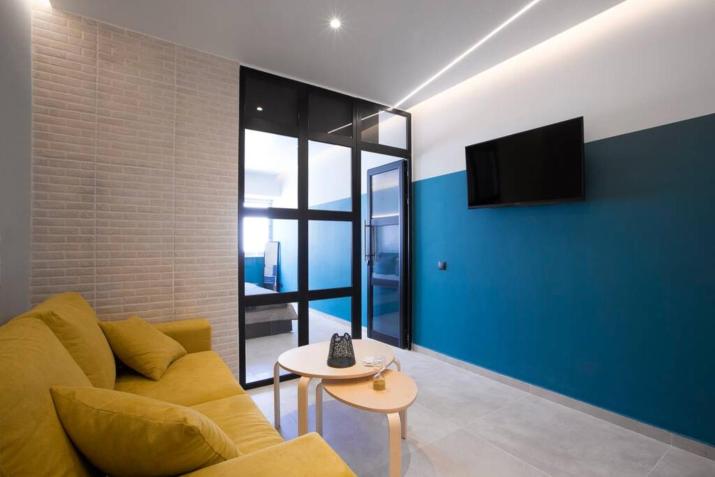 City Center Modern Renovated Apartment