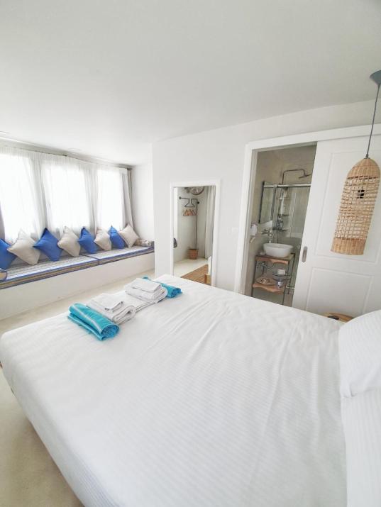Sea and Sun Luxury Pools' Villas