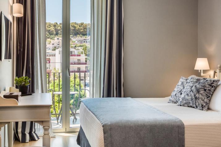 Aenos Hotel