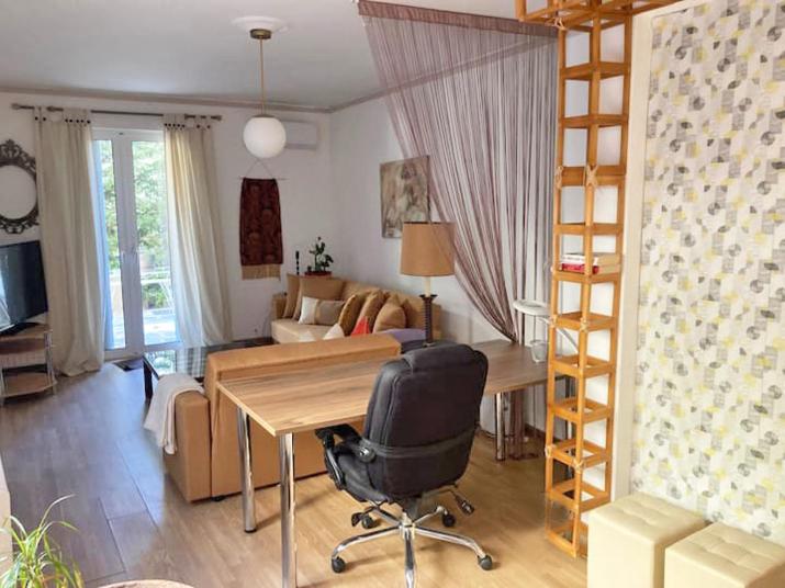 ELIAS APARTMENT
