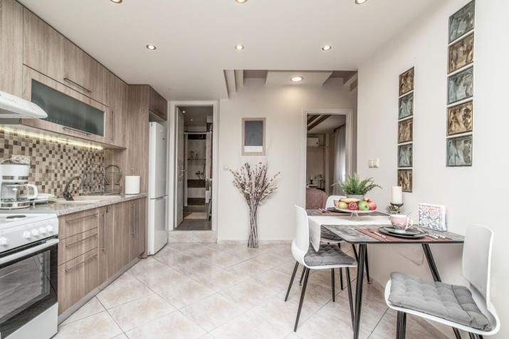 'The Ivory' House Project In Athens