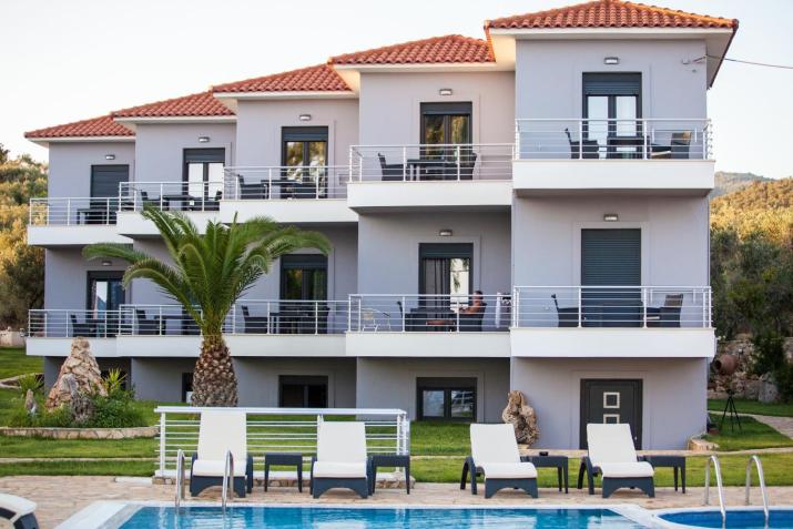 Blue Waves Luxury Suites by the Sea
