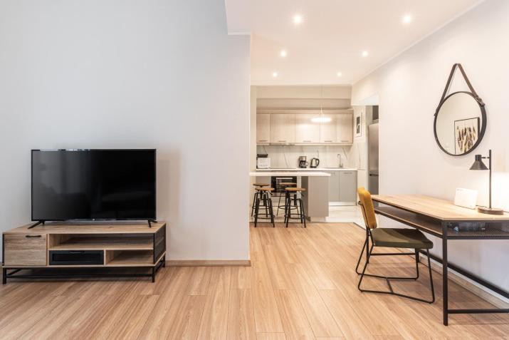 Spacious 2BD apt next to metro