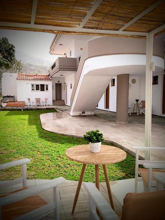 Idomeneas Apartments
