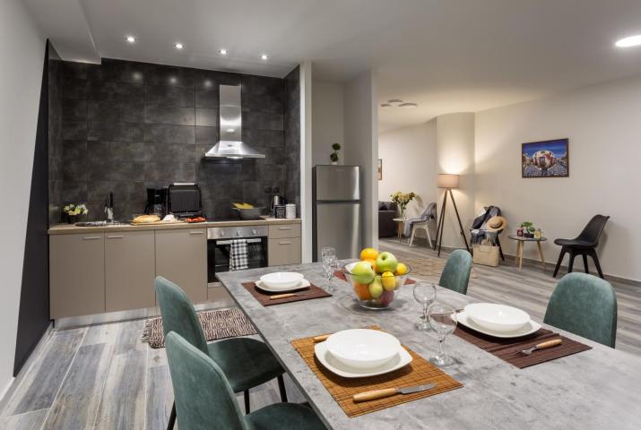 Supreme Luxury Suites by Athens Stay