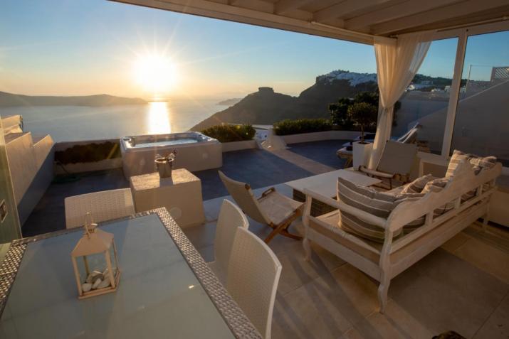 Sunset View Villa Santorini - with Outdoor Jacuzzi