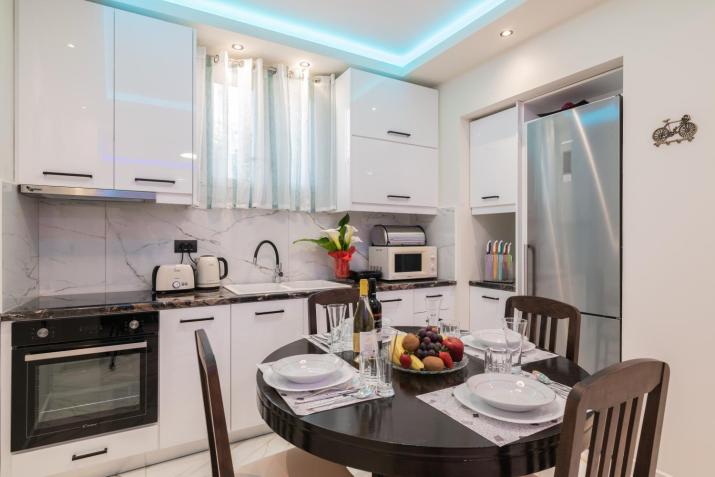 Alkeos Suite by 