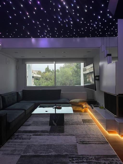 Luxury Villa with Pool, BBQ & Garden in Vouliagmeni