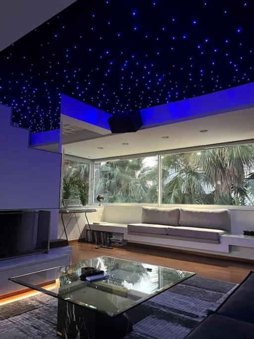 Luxury Villa with Pool, BBQ & Garden in Vouliagmeni