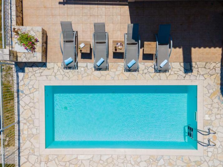 Guiscardos Luxury Villa