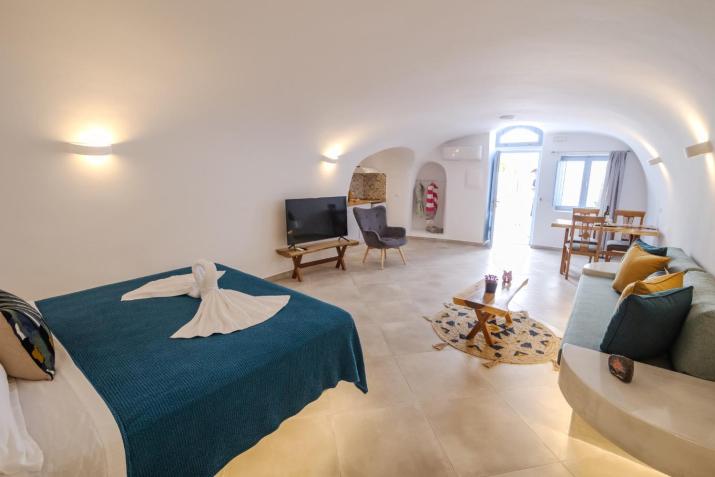 Sunborn Oia Suites