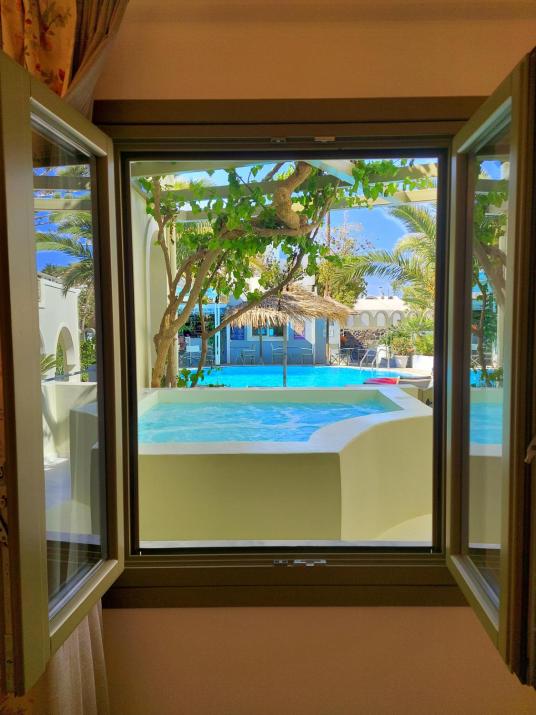 Zephyros Hotel