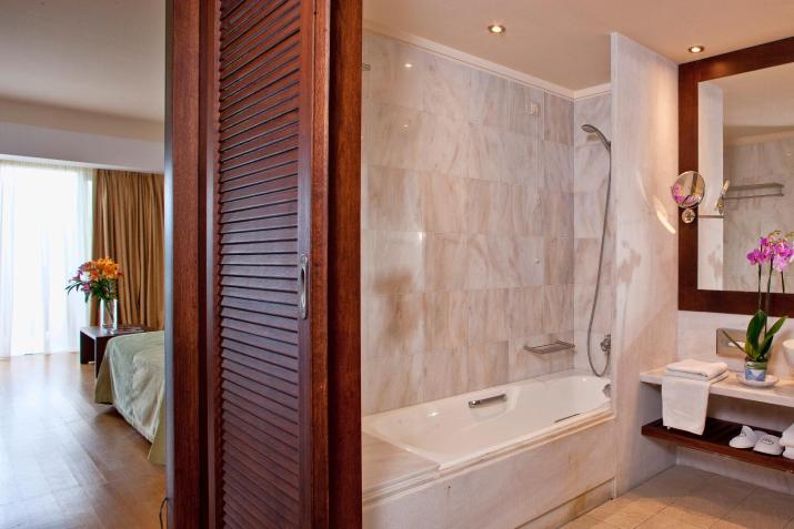 Kontokali Bay Resort & Spa