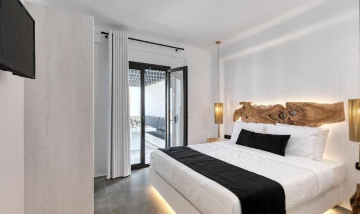 BLACK AND WHITE VILLAS FTELIA - MYKONOS