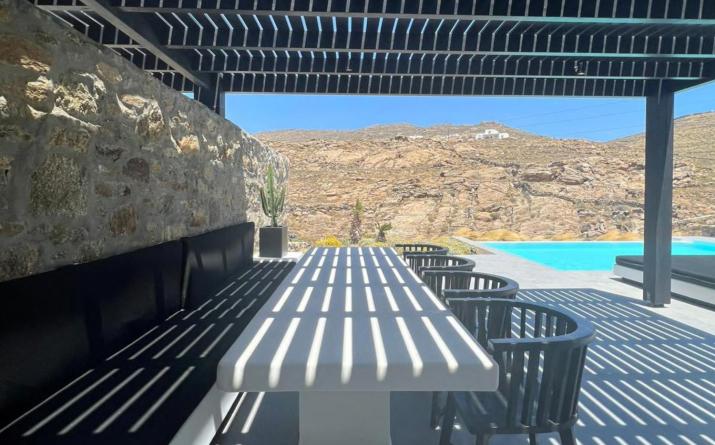 BLACK AND WHITE VILLAS FTELIA - MYKONOS