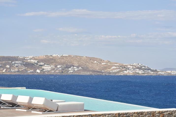 Kouros Hotel & Suites