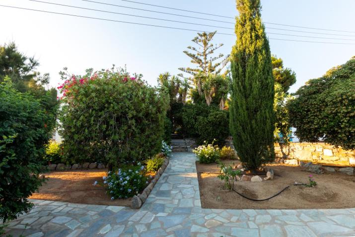 Sunrock Suites