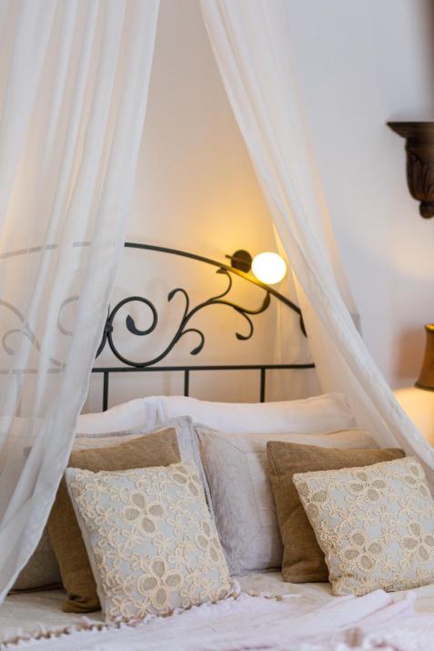 Sunrock Suites