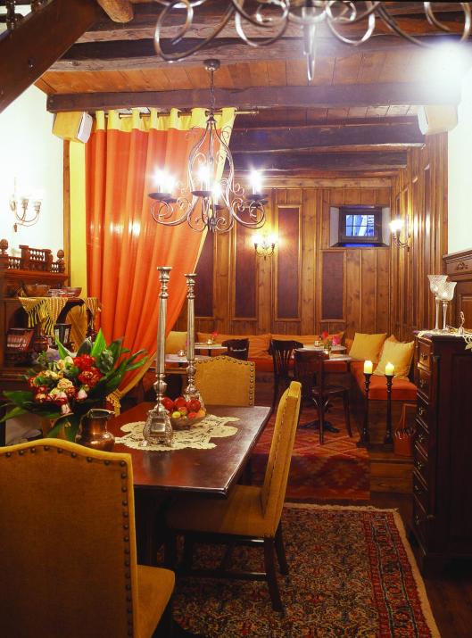 Santikos Mansion, Santikos Collection