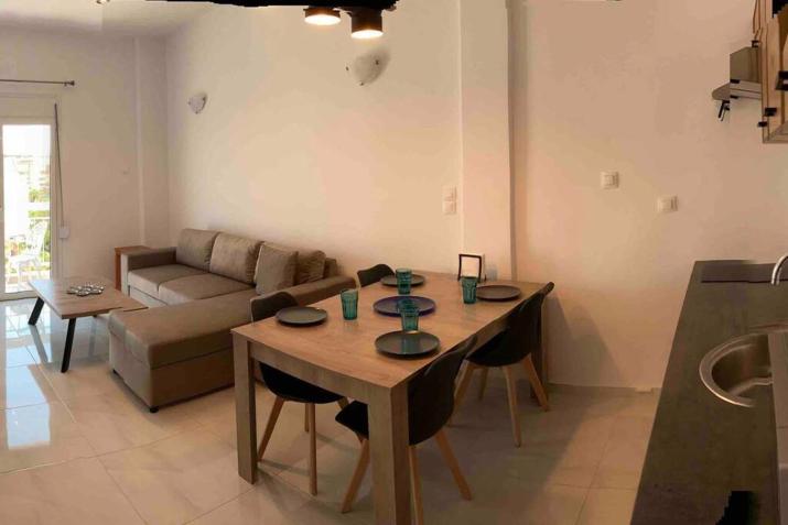 ACROPOLIS CASA Historic Centre Top Floor Elegant Stylish Retreat 150m to Metro