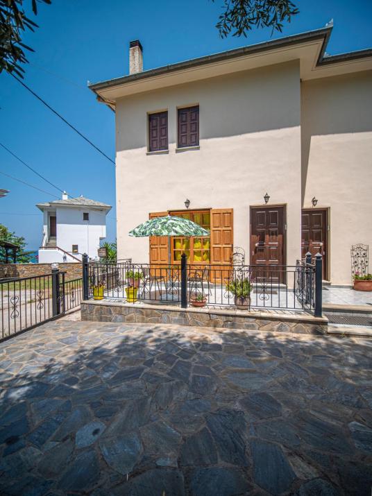 Lemon House for big family in Damouchari - Delicious Houses