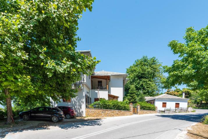 Άλυσσος suites