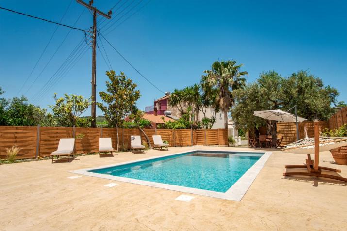 Avocado Villa Fivos