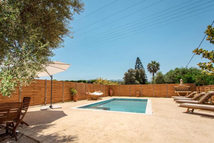 Avocado Villa Fivos