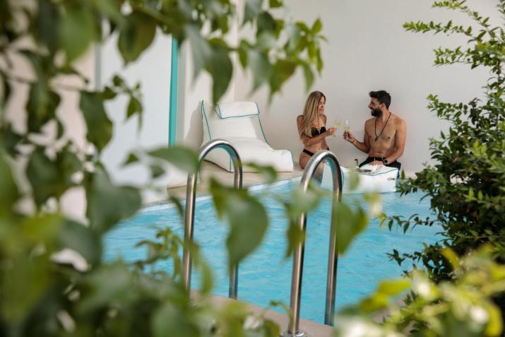 Majo Suites Hotel