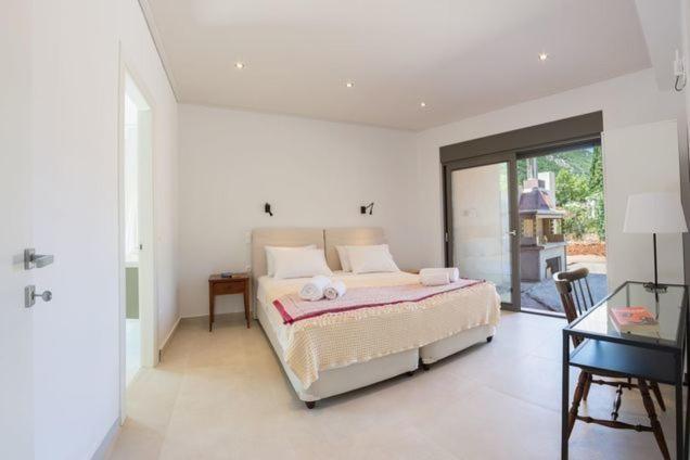 Eucalyptus -- Agios Ioannis Beachfront Apartment