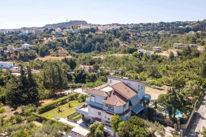 Athina's Villa with heated pool
