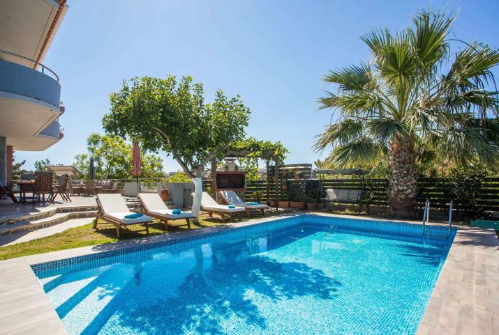Athina's Villa with heated pool