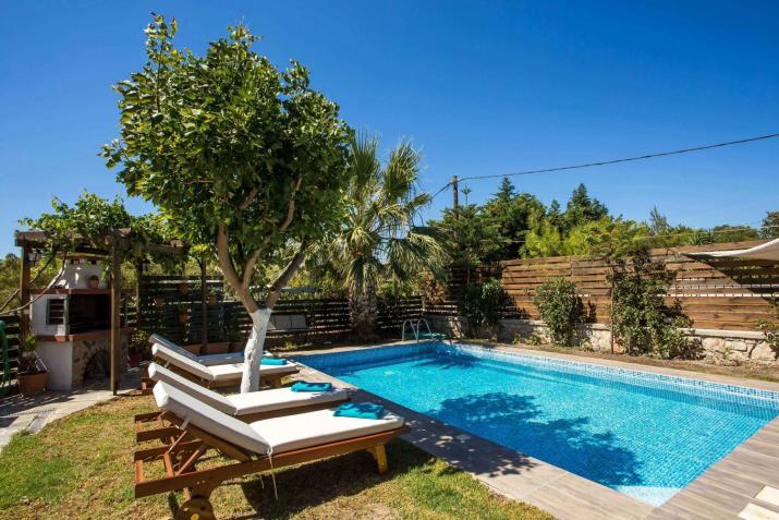 Athina's Villa with heated pool