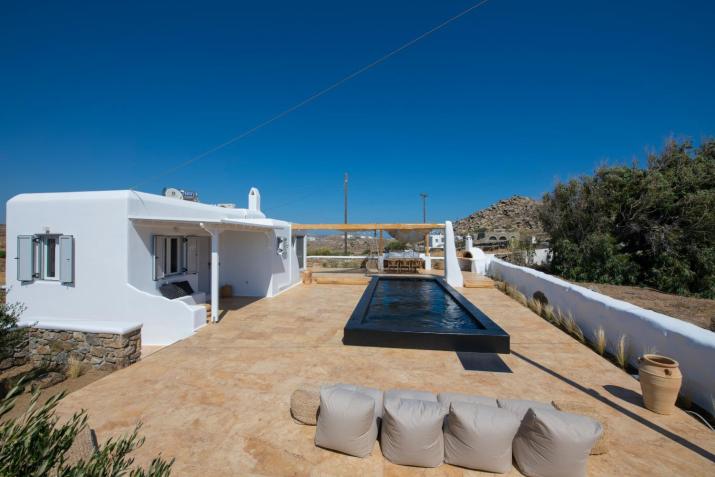 Little Villa amid Super Paradise-JackieO' Mykonos